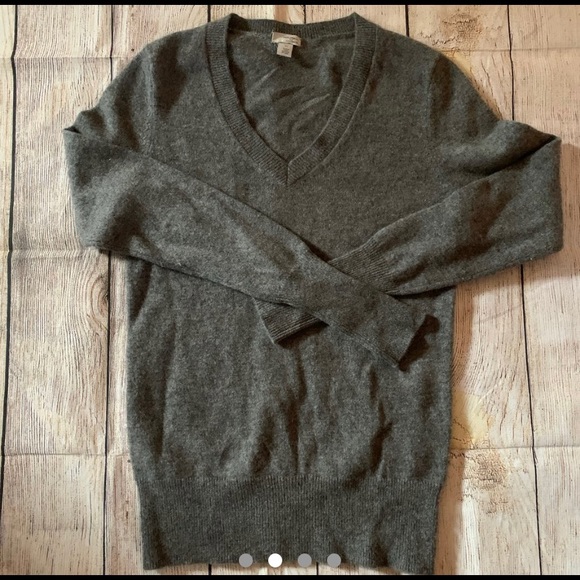 Gray Cashmere V-neck Sweater By Halogen EUC - Picture 2 of 4